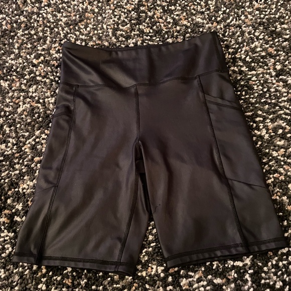 Faux leather biker shorts - Picture 2 of 3